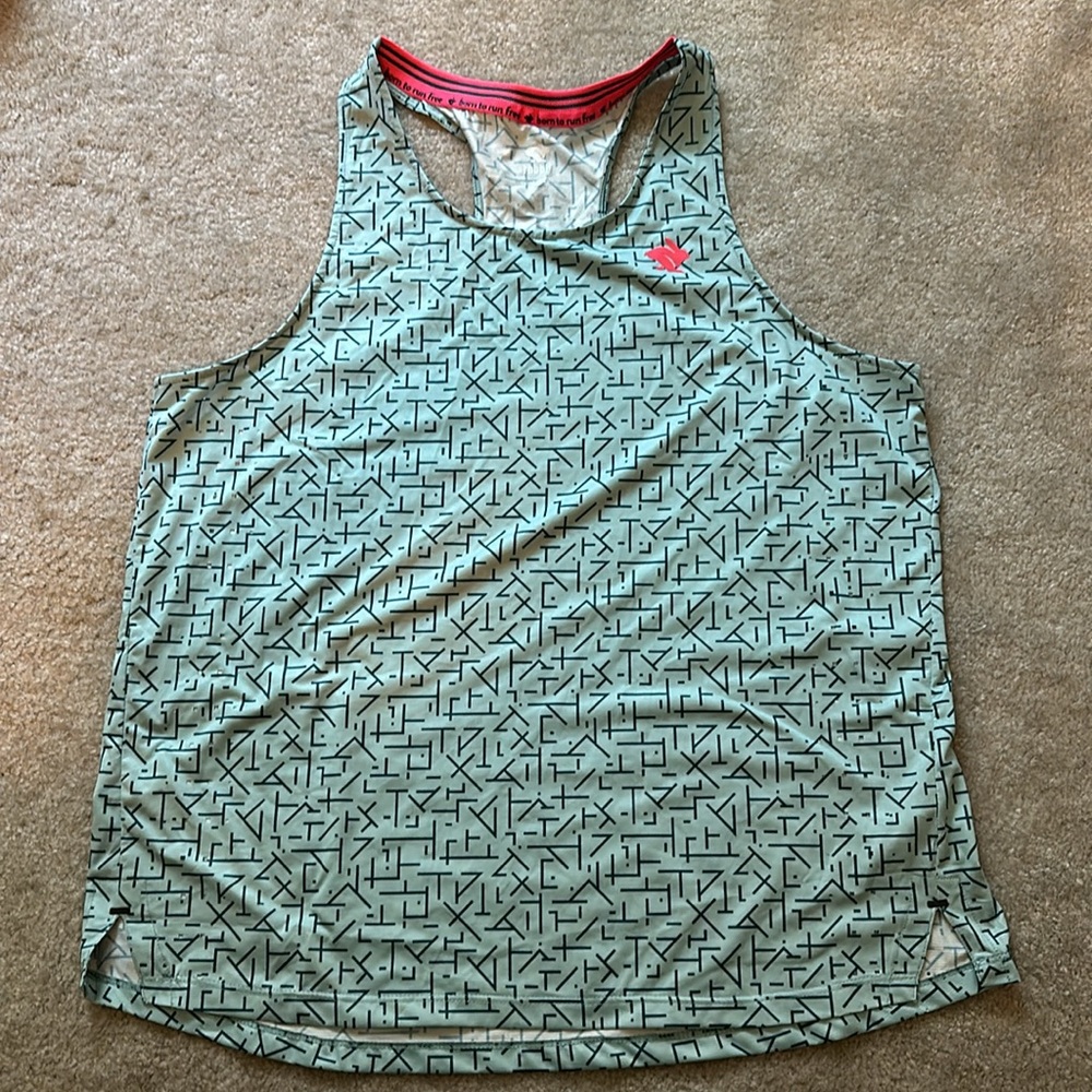 Run in Rabbit Race Pace Tank - Women’s XL - Pastel Turquoise